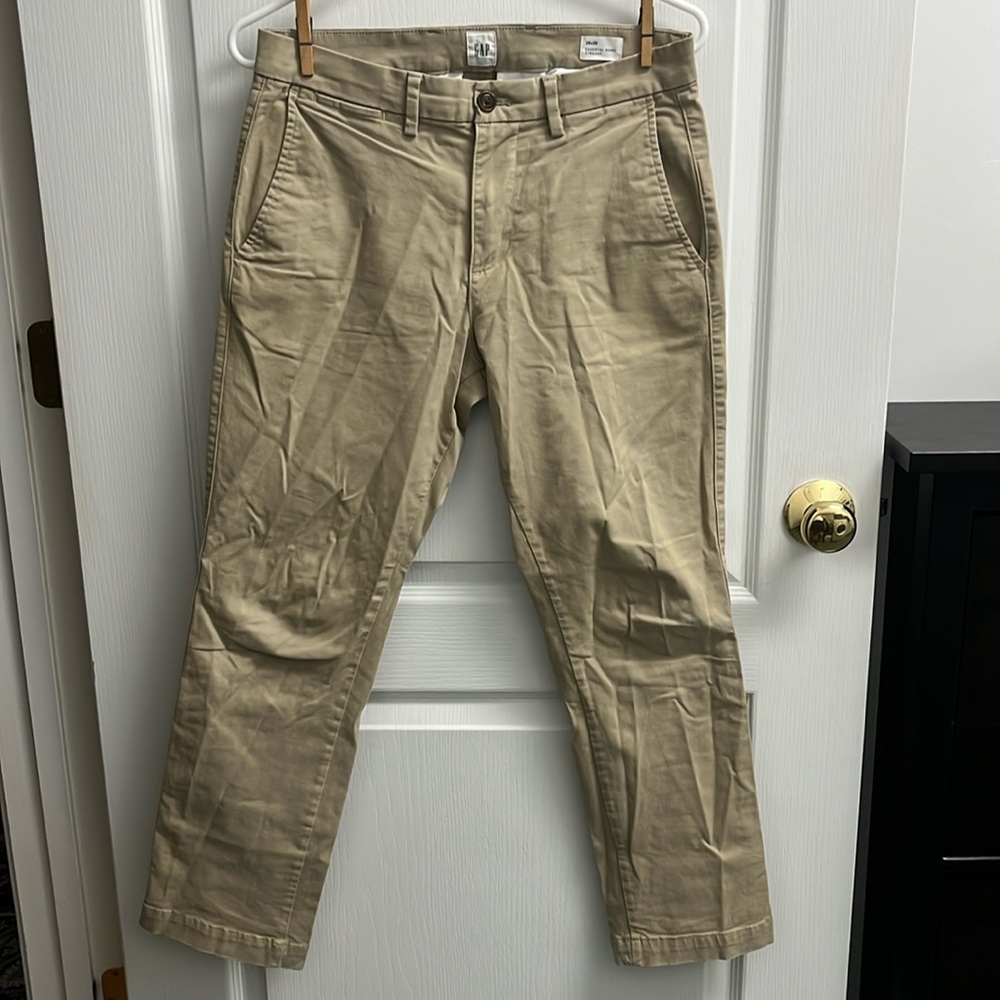 GAP Essential Kahki Straight